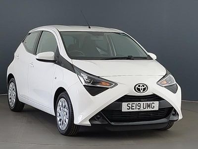 Used Toyota Aygo X-play 72 HP (52 kW) 2019 White Hatchback