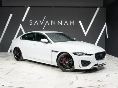 Używany Jaguar XE R-Dynamic 204 KM (150 kW) 2021 Biały Sedan/Limuzyna