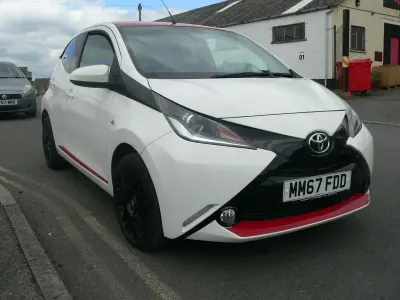Used Toyota Aygo x-press 69 HP (50 kW) 2017 White Hatchback