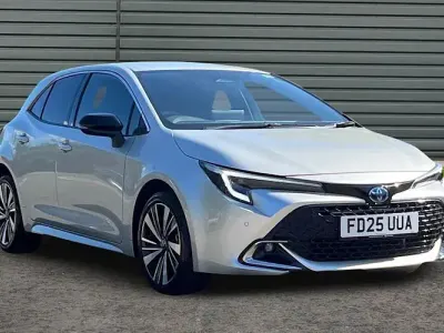 Used Toyota Corolla Design 140 HP (102 kW) 2025 Silver Hatchback