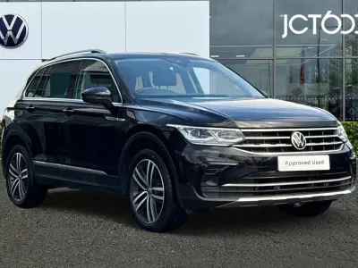 Używany VW Tiguan Elegance 150 KM (110 kW) 2021 Czarny SUV