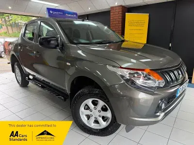Used Mitsubishi L200 2016 Green Pickup