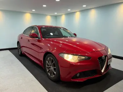 Begagnad Alfa Romeo Giulia Super 180 HK (132 kW) 2016 Röd Sedan
