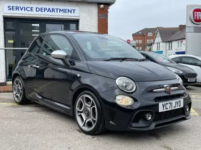 Begagnad Abarth 595 Turismo 165 HK (121 kW) 2021 Svart Halvkombi