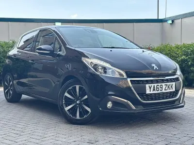 Begagnad Peugeot 208 2019 Svart Halvkombi