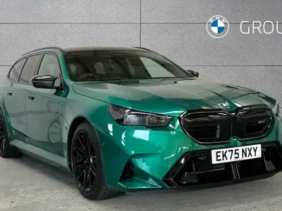 Begagnad BMW M5 Comfort Edition 727 HK (534 kW) 2025 Grön Kombi