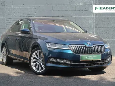 Usado Skoda Superb SE L 187 CV (137 kW) 2023 Azul Utilitario