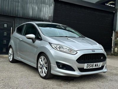 Used Ford Fiesta Zetec 125 HP (91 kW) 2016 Silver Hatchback