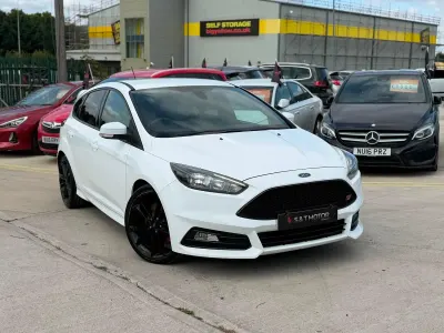 Used Ford Focus ST 185 HP (136 kW) 2017 White Hatchback