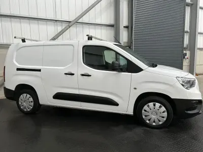 Used Vauxhall Combo 100 HP (73 kW) 2021 White MPV