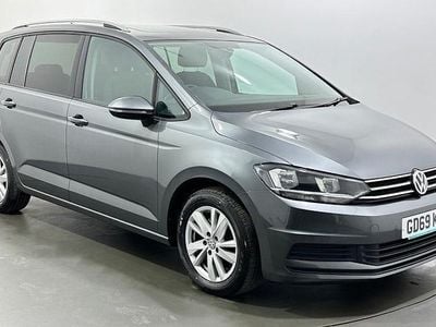 Usado VW Touran Family 150 HP (110 kW) 2020 Cinzento Monovolume