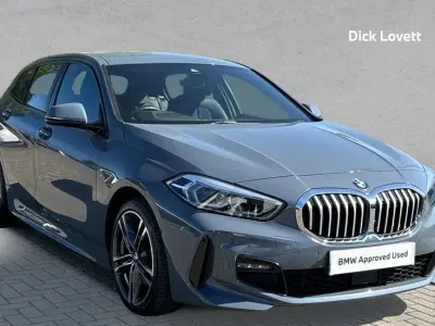 Usado BMW 118 M Sport 134 HP (98 kW) 2023 Cinzento Citadino