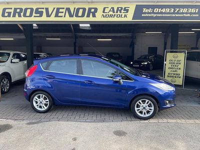 Usado Ford Fiesta Zetec 82 HP (60 kW) 2015 Azul Citadino