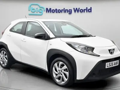 Used Toyota Aygo X PURE 72 HP (52 kW) 2025 White SUV