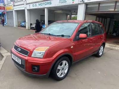 Używany Ford Fusion Zetec 80 KM (58 kW) 2010 Czerwony Hatchback