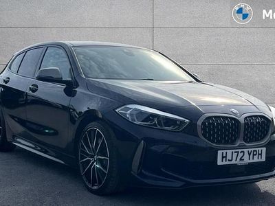 Begagnad BMW M135 Shadowline 302 HK (222 kW) 2022 Svart Halvkombi