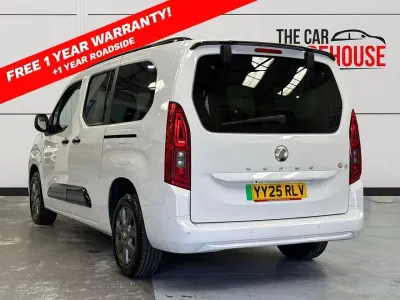 Used Vauxhall Combo Ultimate 100 kW (136 HP) 2025 White MPV