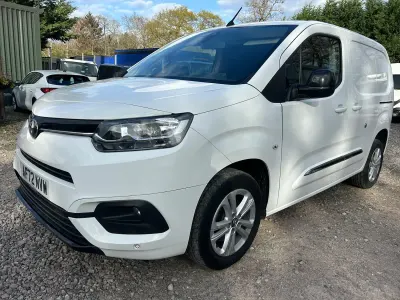 Used Toyota Proace Design 120 HP (88 kW) 2022 White MPV