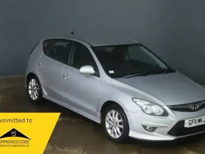Begagnad Hyundai i30 Comfort 2011 Silver Halvkombi