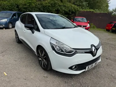 Used Renault Clio IV Dynamique 90 HP (66 kW) 2015 White Hatchback