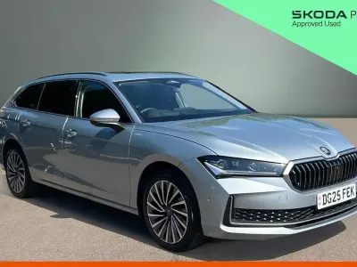 Usado Skoda Superb LAURIN & KLEMENT 193 HP (141 kW) 2025 Prateado Carrinha