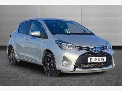 Used Toyota Yaris Hybrid Design 100 HP (73 kW) 2016 Tyrol silver Hatchback