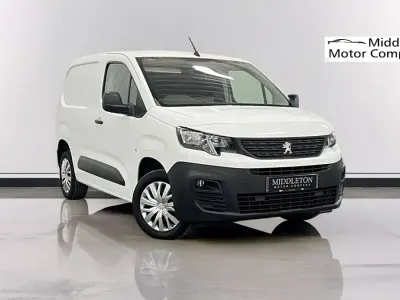 Używany Peugeot Partner 102 KM (75 kW) 2021 Biały Minivan