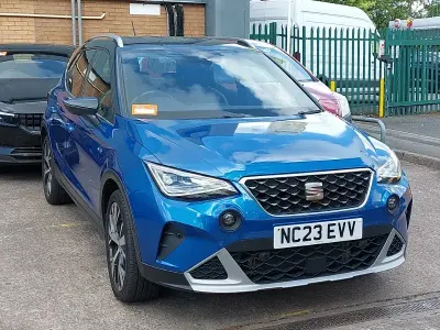 Usado Seat Arona Xperience Lux 110 CV (80 kW) 2023 Azul SUV