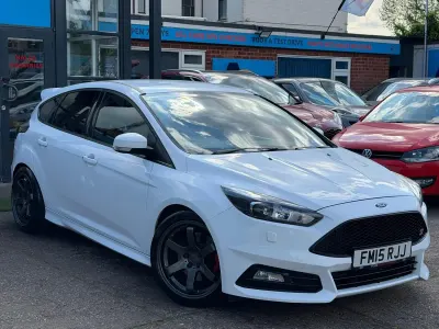Used Ford Focus ST 250 HP (183 kW) 2015 White Hatchback