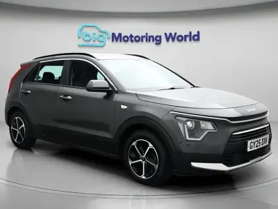Gebraucht Kia Niro 127 PS (93 kW) 2025 Grau SUV