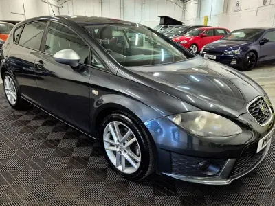 Begagnad Seat Leon FR 2011 Grå Halvkombi