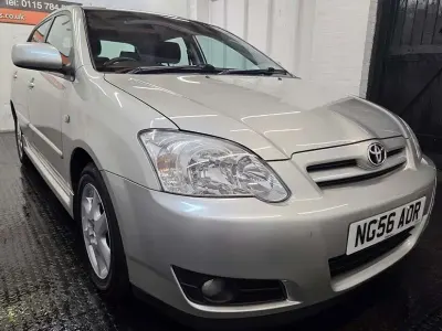 Used Toyota Corolla 97 HP (71 kW) 2006 Silver Hatchback