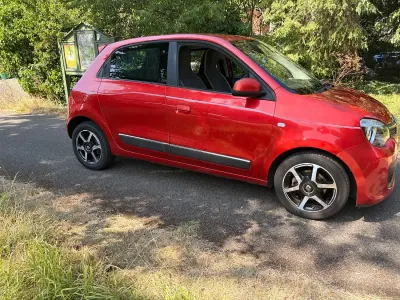Used Renault Twingo Dynamique 70 HP (51 kW) 2016 Red Hatchback