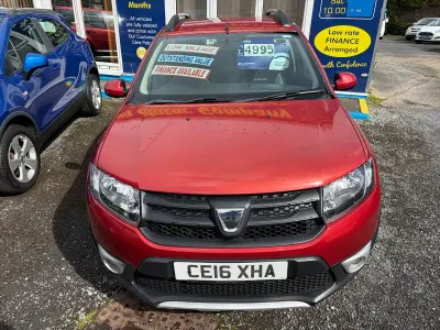Używany Dacia Sandero Ambiance 90 KM (66 kW) 2016 Czerwony Hatchback