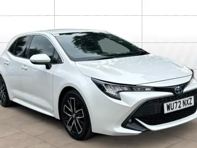 Used Toyota Corolla Design 184 HP (135 kW) 2022 White Hatchback