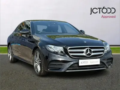 Usado Mercedes E220 AMG line 191 CV (140 kW) 2019 Negro Berlina
