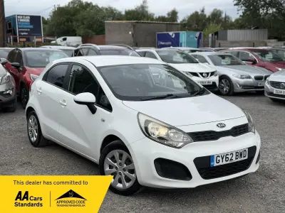 Used Kia Rio Air 85 HP (62 kW) 2012 White Hatchback
