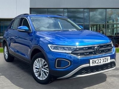 Used VW T-Roc Life 110 HP (80 kW) 2022 Ravenna blue metallic  SUV