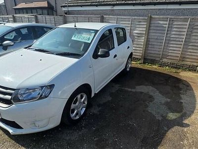 Used Dacia Sandero Ambiance 75 HP (55 kW) 2014 White Hatchback