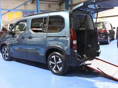 Second-hand Peugeot Rifter Allure 131 CP (96 kW) 2025 Albastru Monovolum