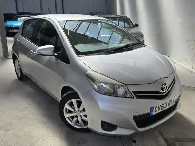 Used Toyota Yaris 101 HP (74 kW) 2013 Silver Hatchback