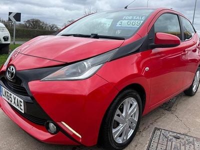 Begagnad Toyota Aygo x-press 69 HK (50 kW) 2015 Röd Halvkombi