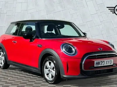 Usado Mini Cooper Classic 134 HP (98 kW) 2023 Vermelho Citadino