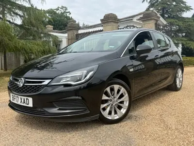 Used Vauxhall Astra Design Edition 105 HP (77 kW) 2017 Black Hatchback