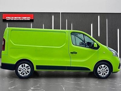 Used Renault Trafic 2018 Green MPV