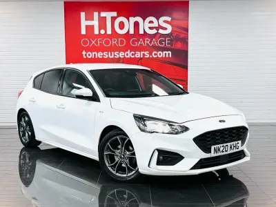 Used Ford Focus ST-Line 125 HP (91 kW) 2020 White Hatchback