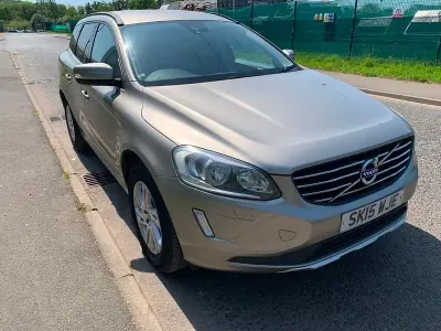 Used Volvo XC60 SE 2015 Gold SUV