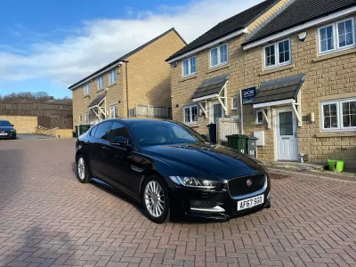 Usado Jaguar XE R-Sport 163 HP (119 kW) 2017 Preto Sedan