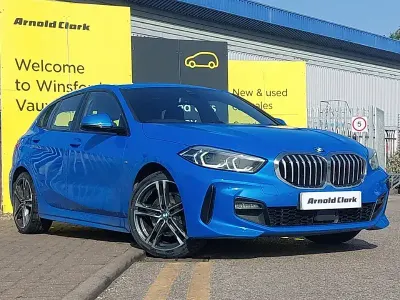 Begagnad BMW 118 M Sport 140 HK (102 kW) 2020 Blå Halvkombi