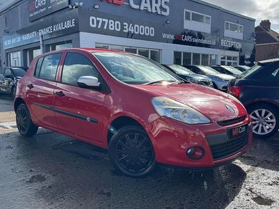 Red Used 2011 Renault Clio II Hatchback | £2,490 (Fair price)